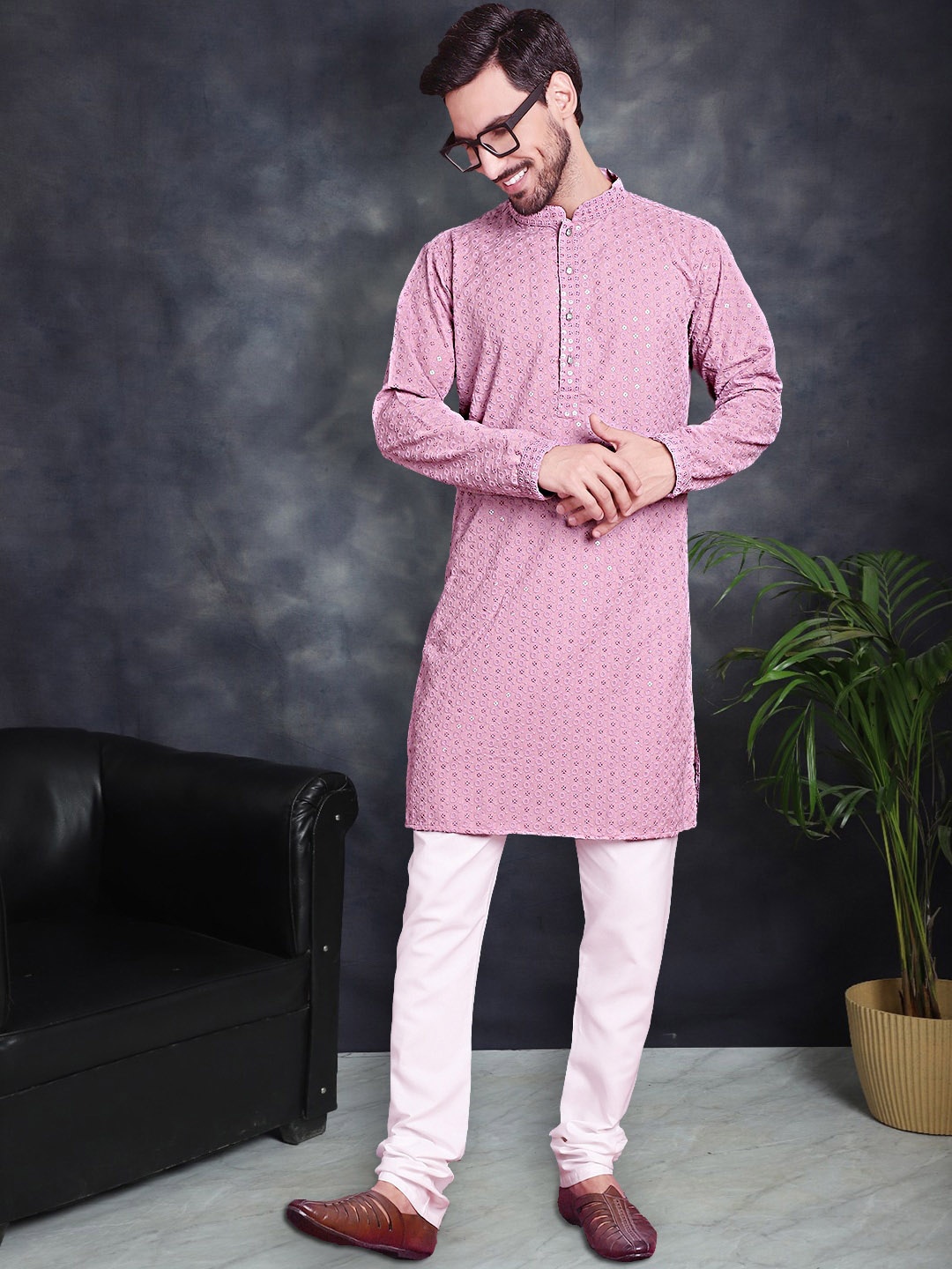 

Jompers Floral Embroidered Mandarin Collar Sequinned Pure Cotton Kurta With Churidar, Purple