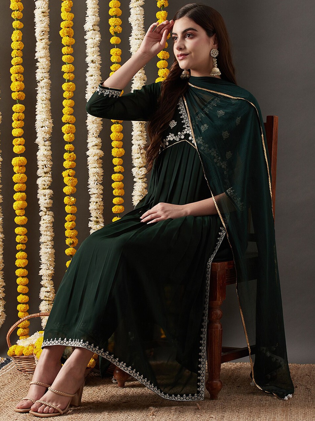 

KAVINDI Ethnic Motifs Yoke Design Empire Thread Work Kurta With Trousers & Dupatta, Green