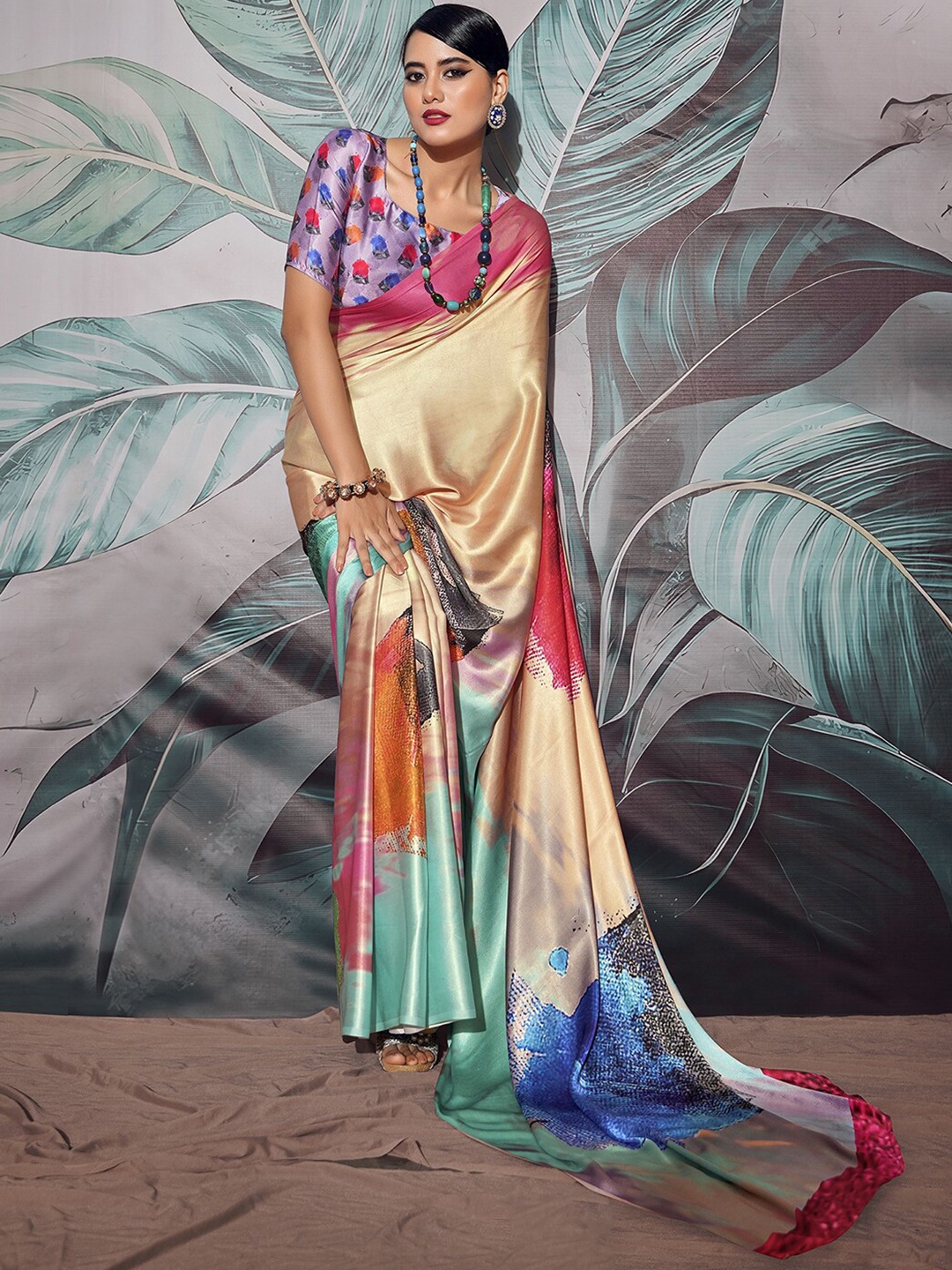

Mitera Abstract Printed Satin Sungudi Saree, Beige