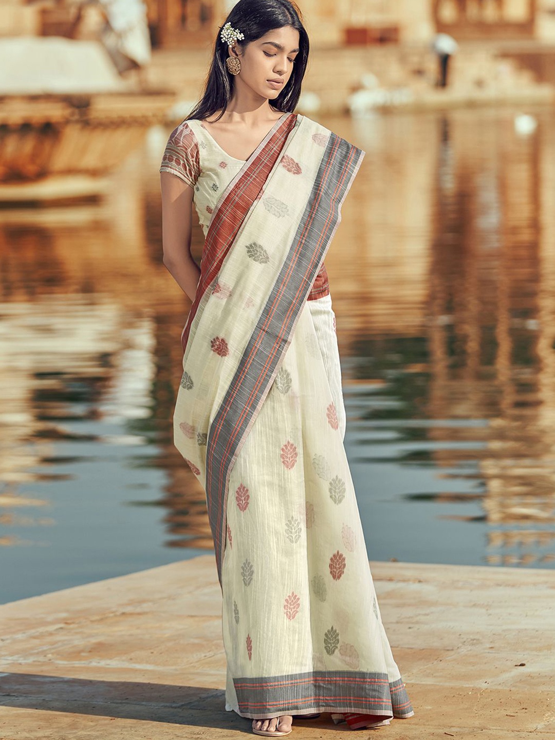 

Mitera Ethnic Motifs Woven Design Silk Cotton Saree, Cream