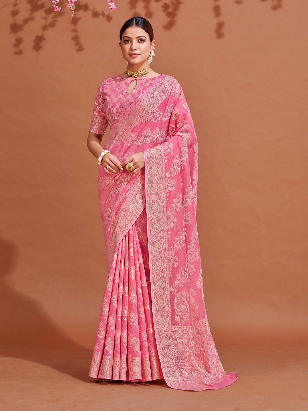 

SWORNOF Ethnic Motifs Woven Design Saree, Pink