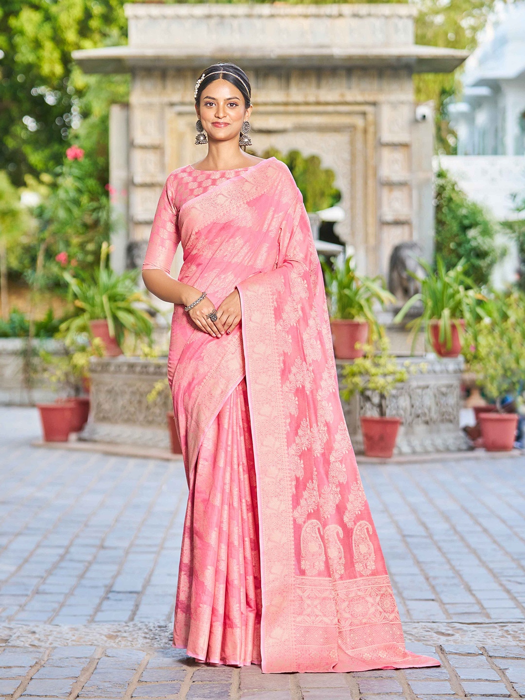 

SWORNOF Ethnic Motifs Woven Design Zari Saree, Pink