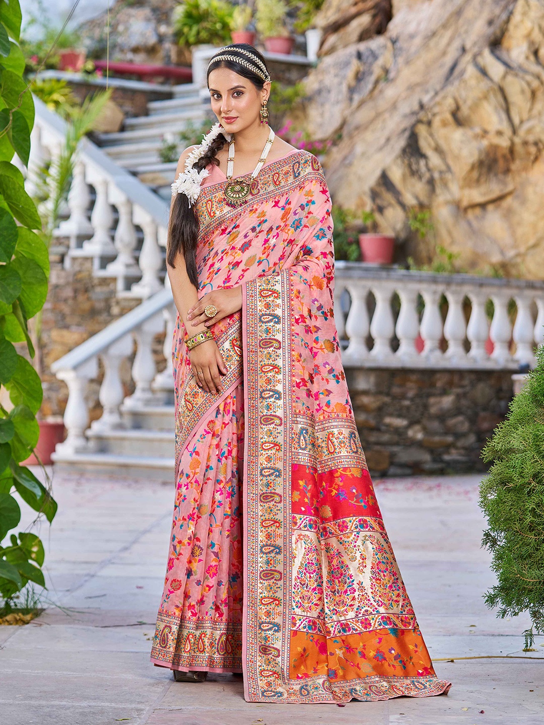 

SWORNOF Floral Woven Design Zari Saree, Peach