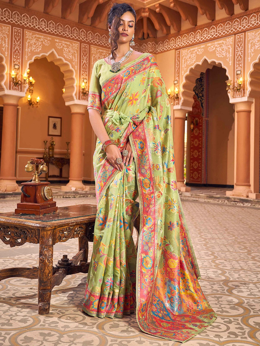 

SWORNOF Floral Woven Design Zari Saree, Lime green
