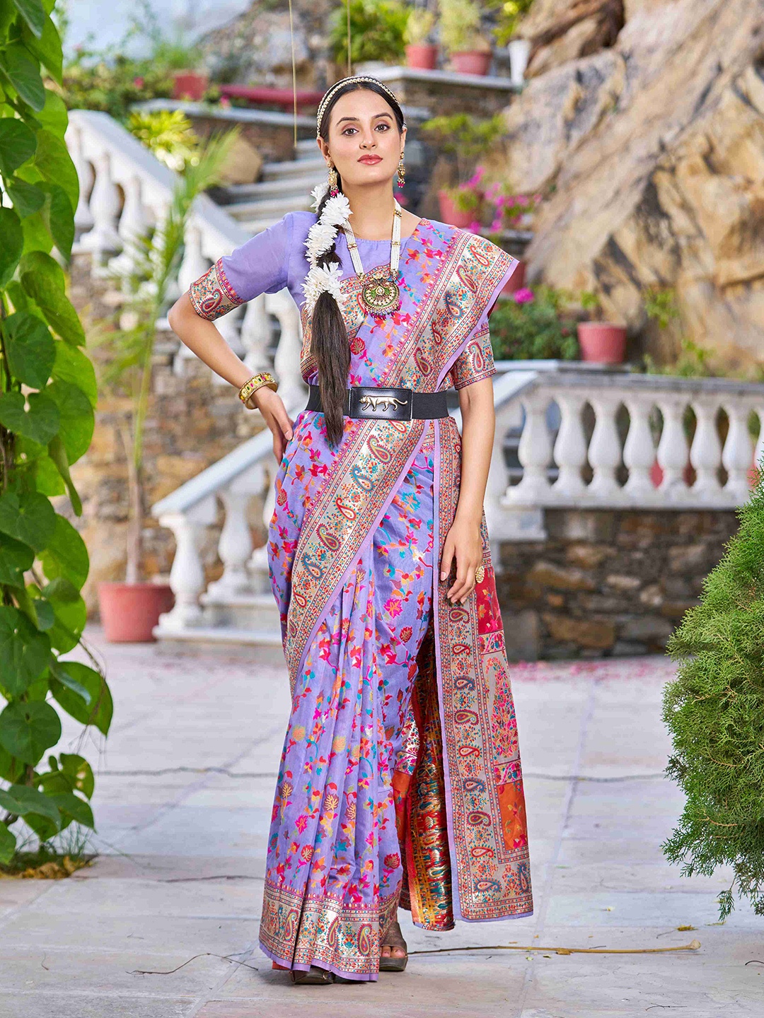 

SWORNOF Floral Printed Zari Saree, Purple
