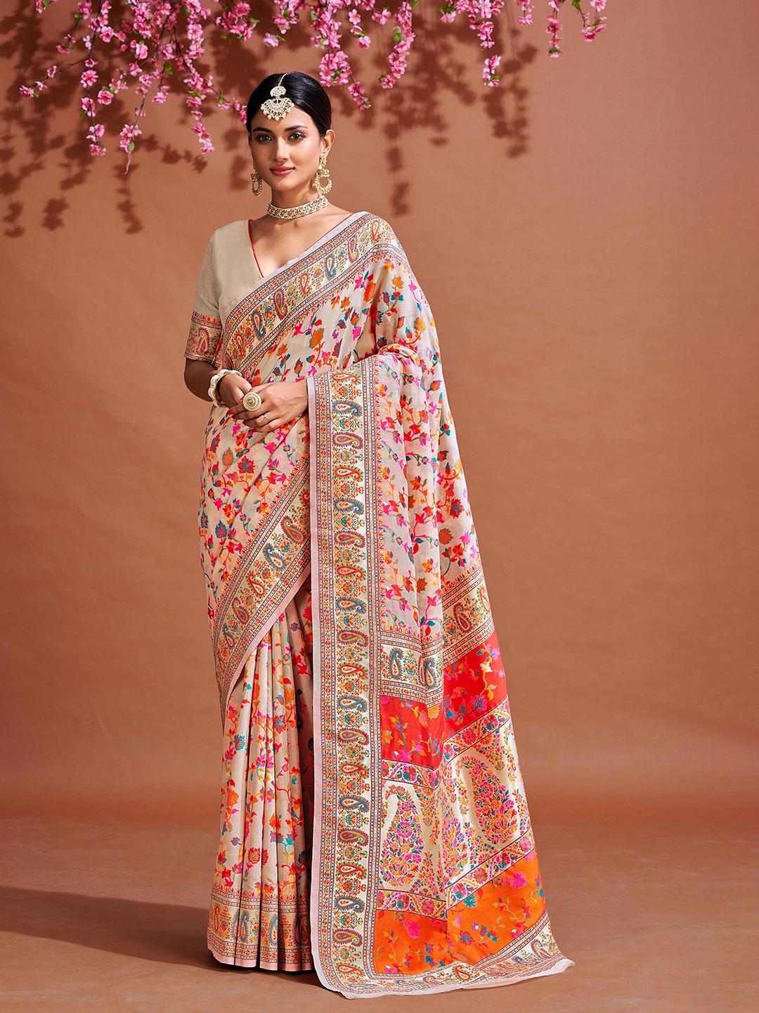 

SWORNOF Floral Printed Zari Saree, White