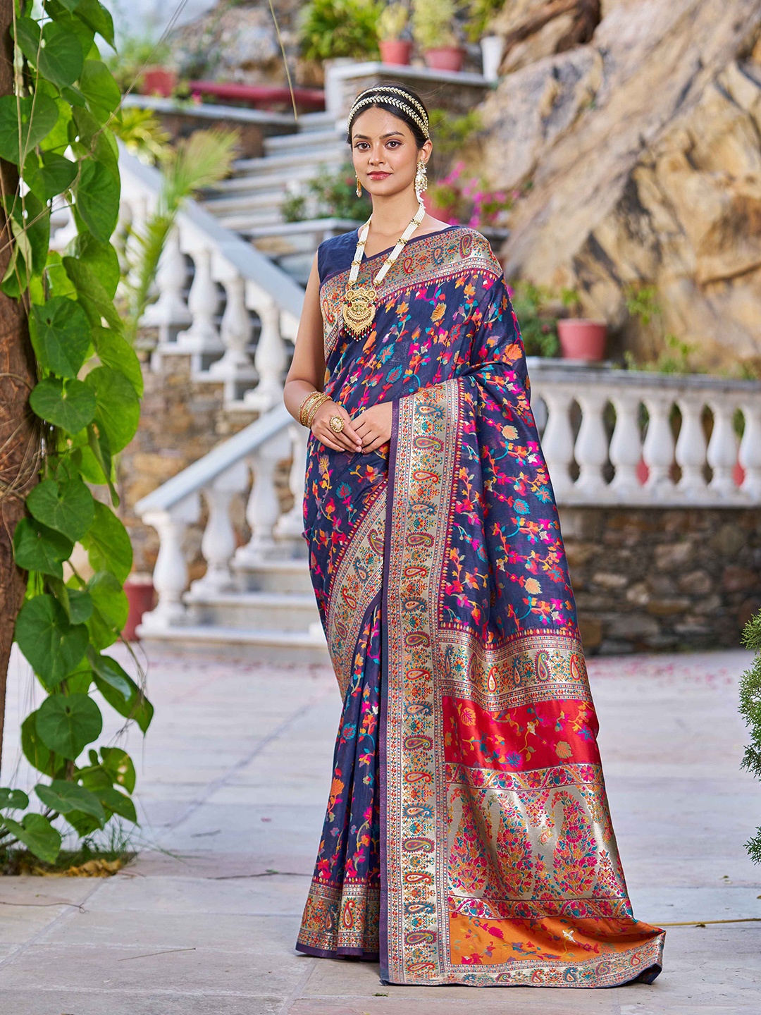 

SWORNOF Floral Woven Design Zari Saree, Blue
