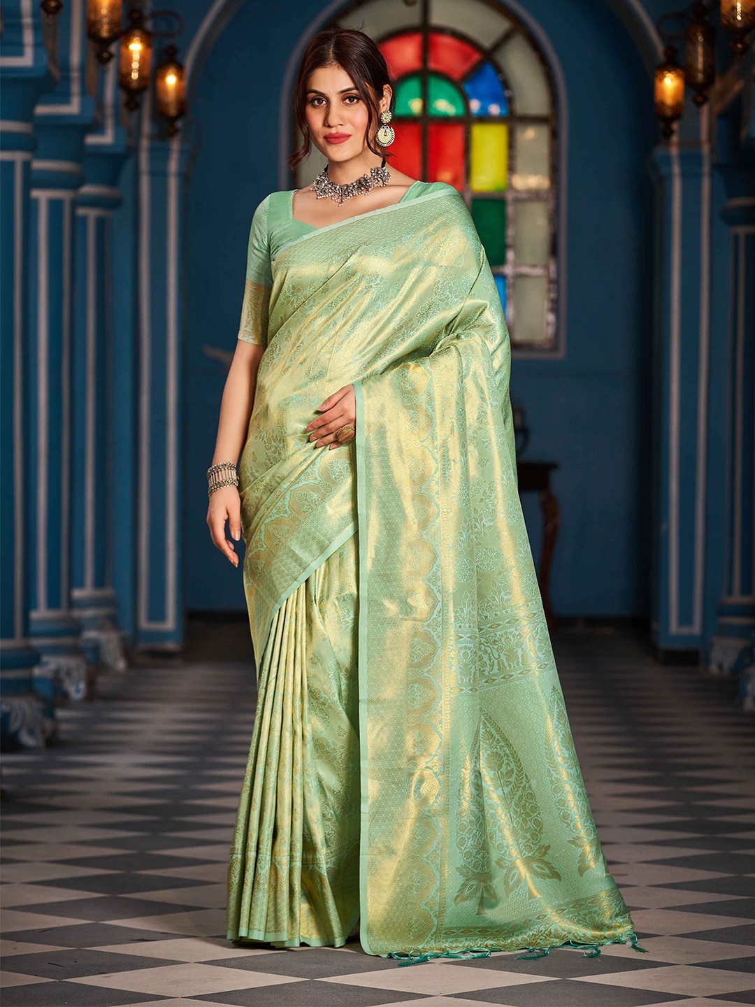 

SWORNOF Woven Design Zari Silk Blend Saree, Lime green