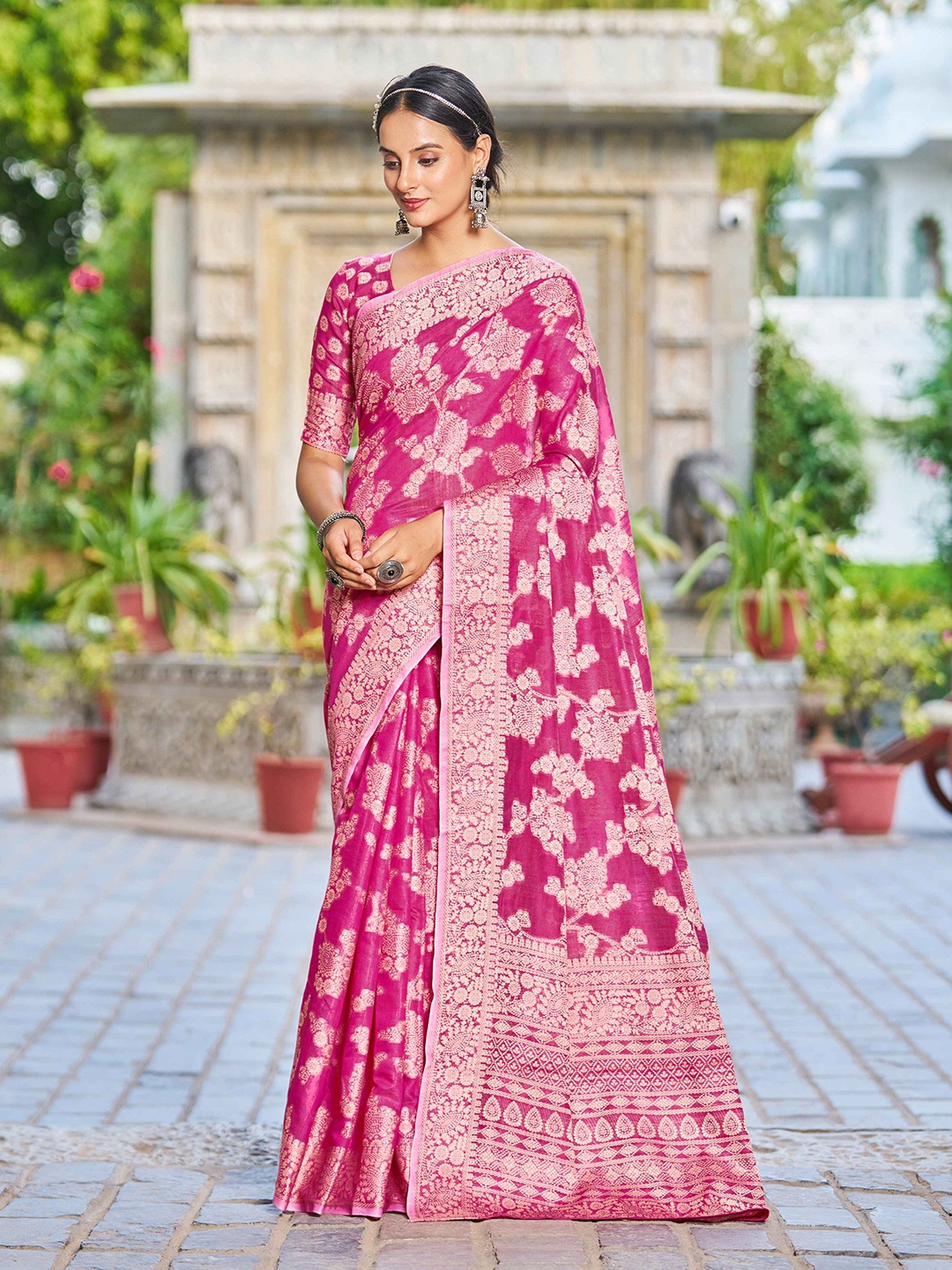 

SWORNOF Floral Woven Design Zari Saree, Pink