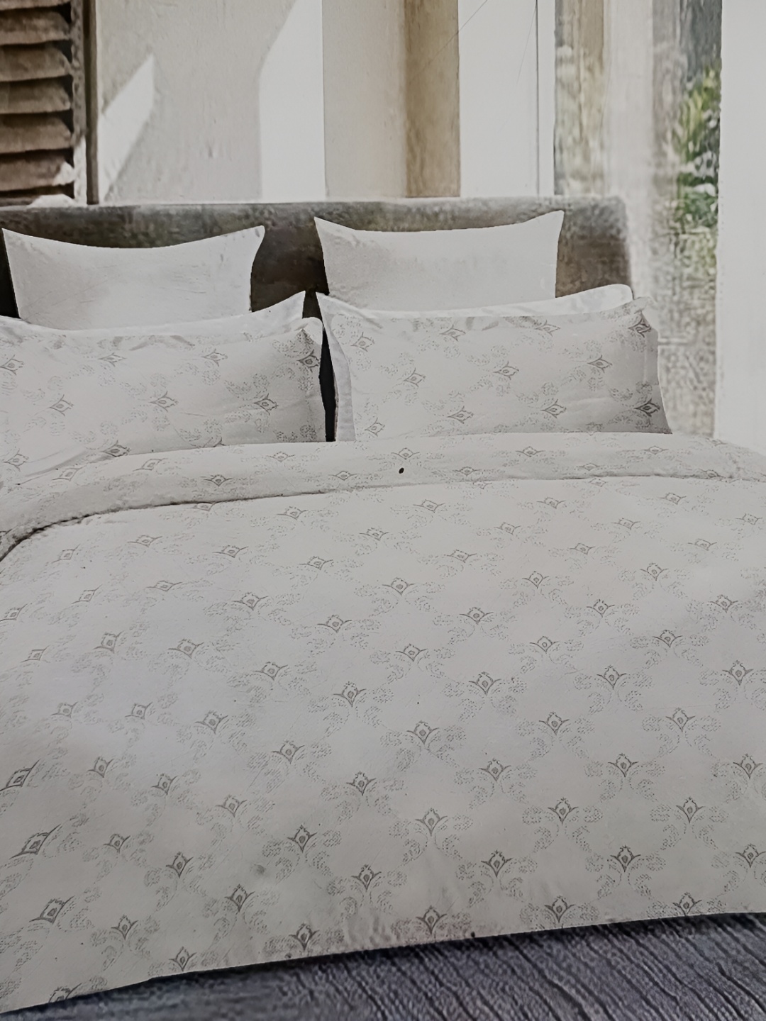 

Signature White Floral 300 TC King Bedsheet with 2 Pillow Covers