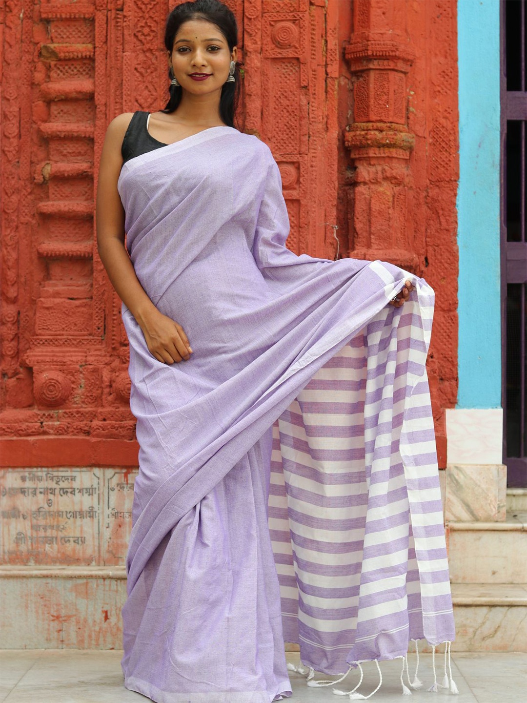 

ODETTE Solid Saree With Unstitched Blouse, Purple