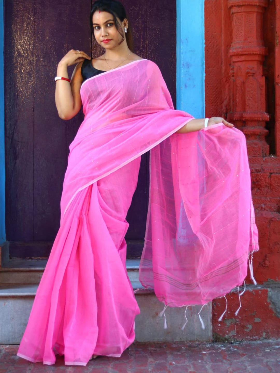 

ODETTE Solid Saree With Unstitched Blouse, Pink