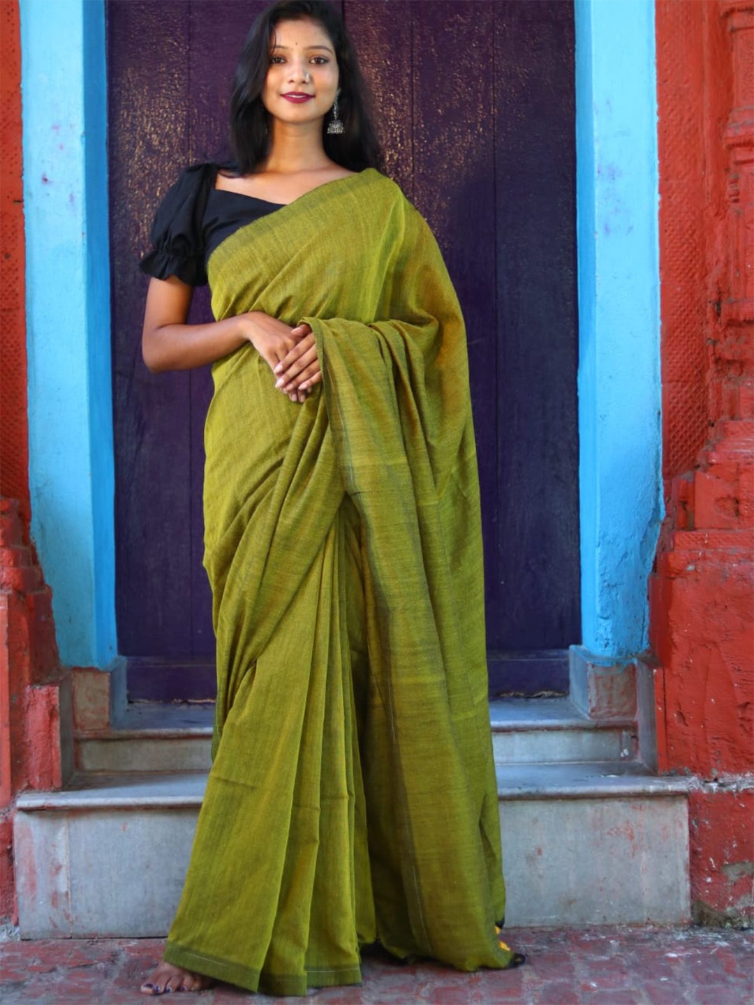 

ODETTE Solid Saree With Unstitched Blouse, Green