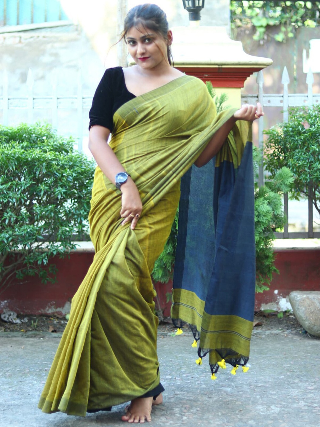 

ODETTE Cotton Blend Festive Saree, Green