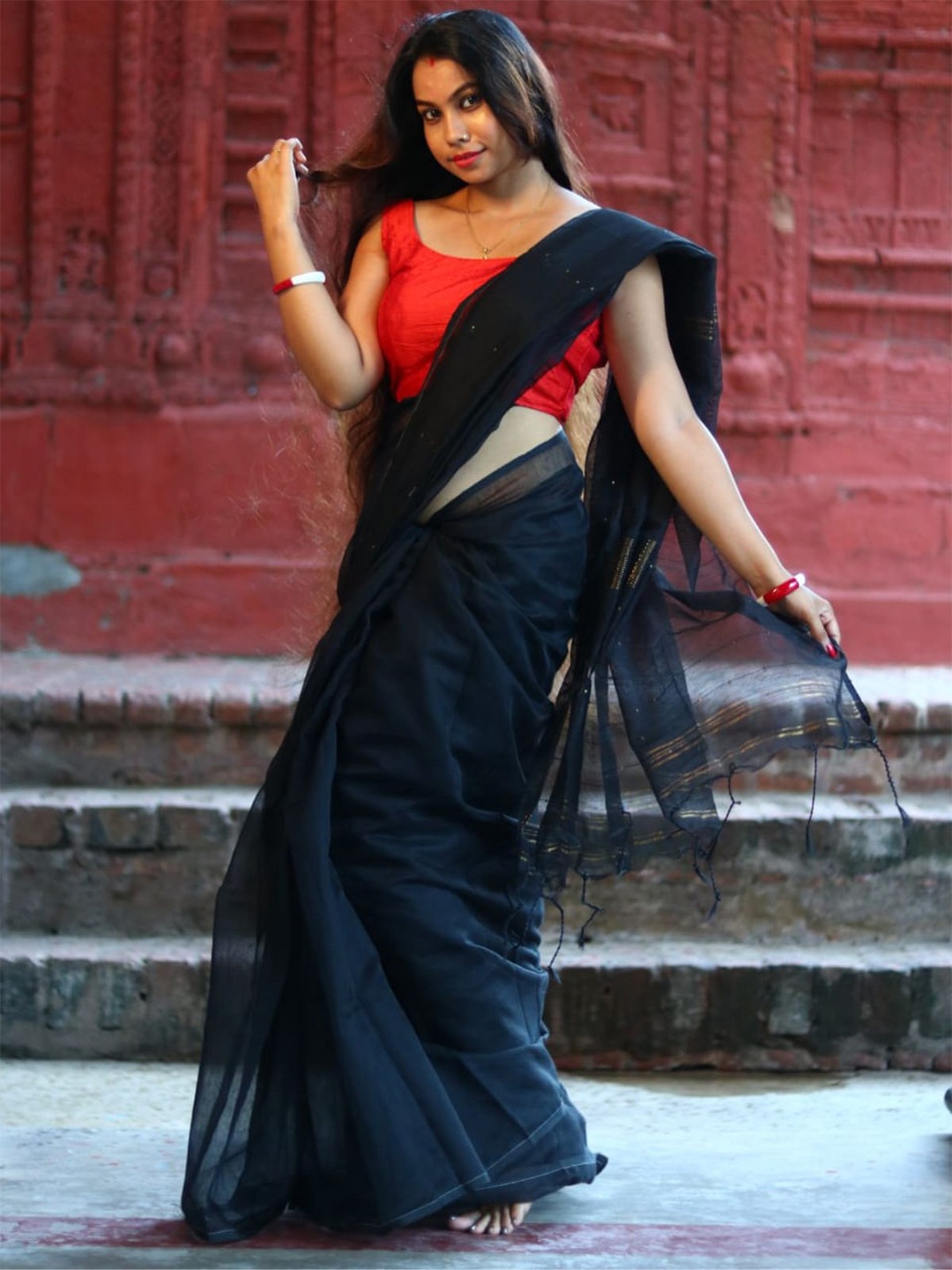 

ODETTE Embellished Sequinned Saree, Black