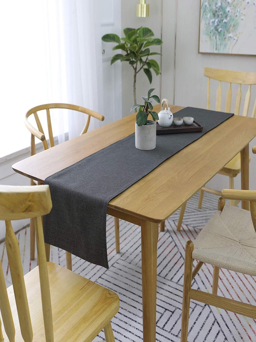 

CASA-NEST Black Jute Heat Resistant Table Runner