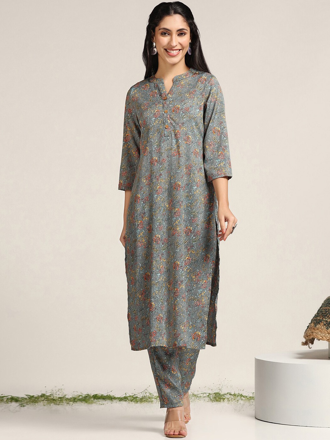 

FASHION DREAM Floral Printed Mandarin Collar Straight Kurta with Trousers, Grey