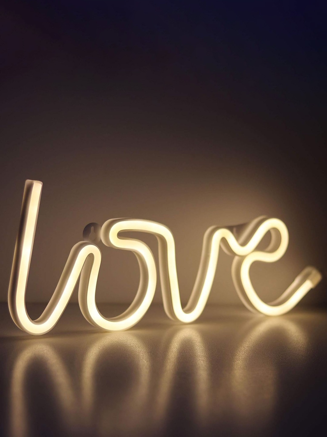 

XERGY Off White Love-Shaped Neon LED Table Lamp With USB