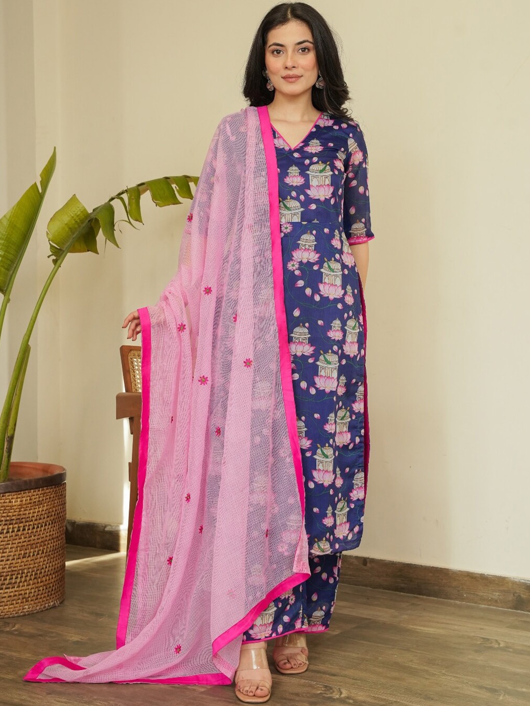 

OneWe Floral Printed Straight Kurta & Trousers With Dupatta, Purple