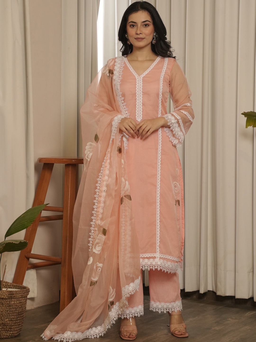 

OneWe Floral Regular Kurta With Trousers & Dupatta, Peach