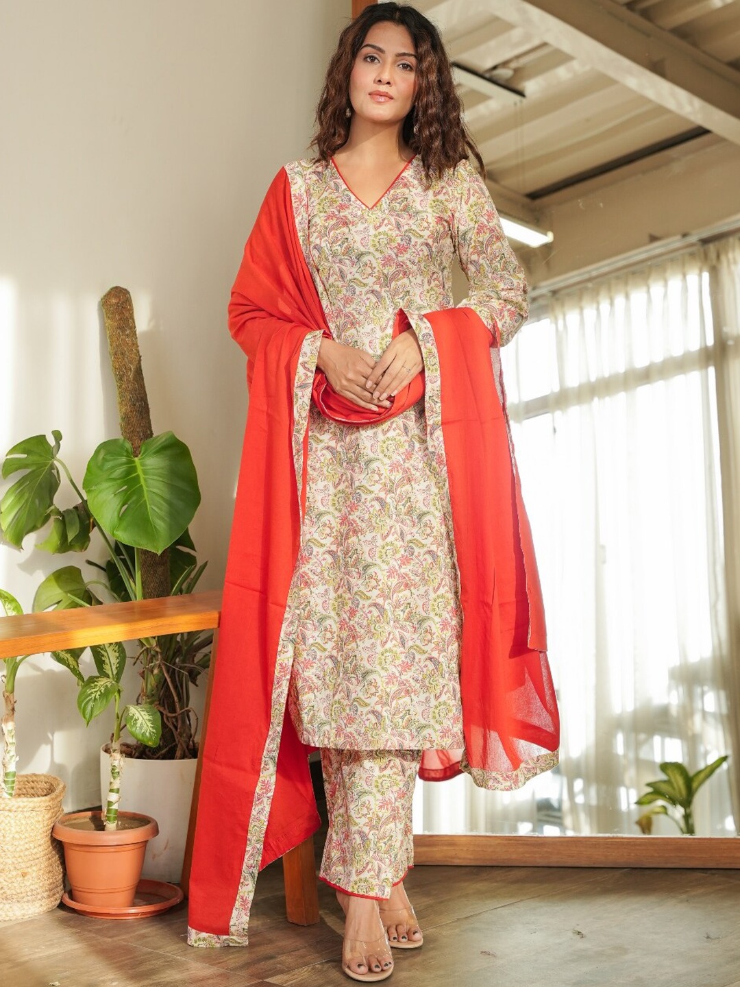

OneWe Floral Printed Straight Pure Cotton Kurta with Trousers & Dupatta, Off white