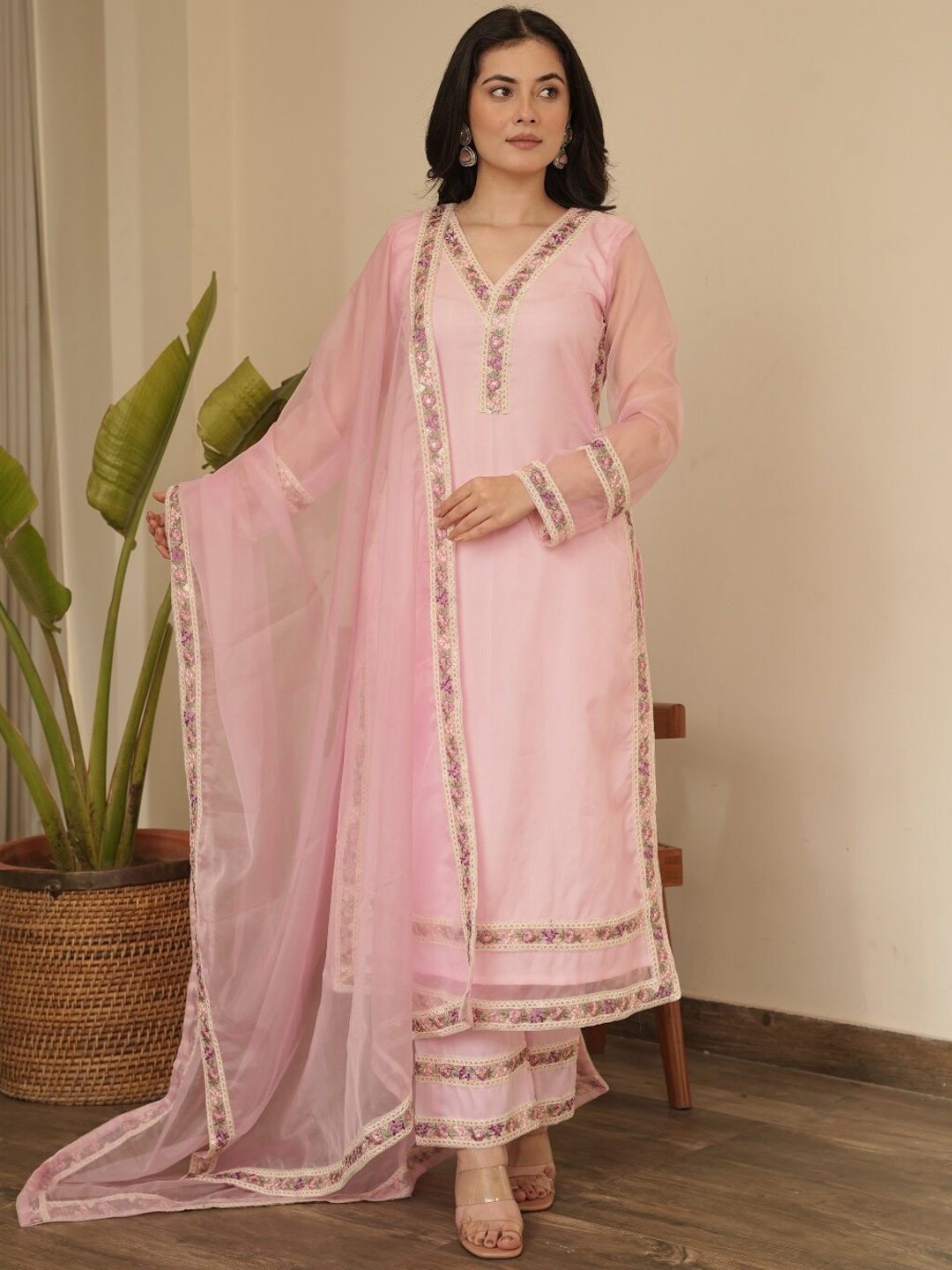 

OneWe Ethnic Motifs Embroidered Regular Kurta with Trousers & Dupatta, Pink
