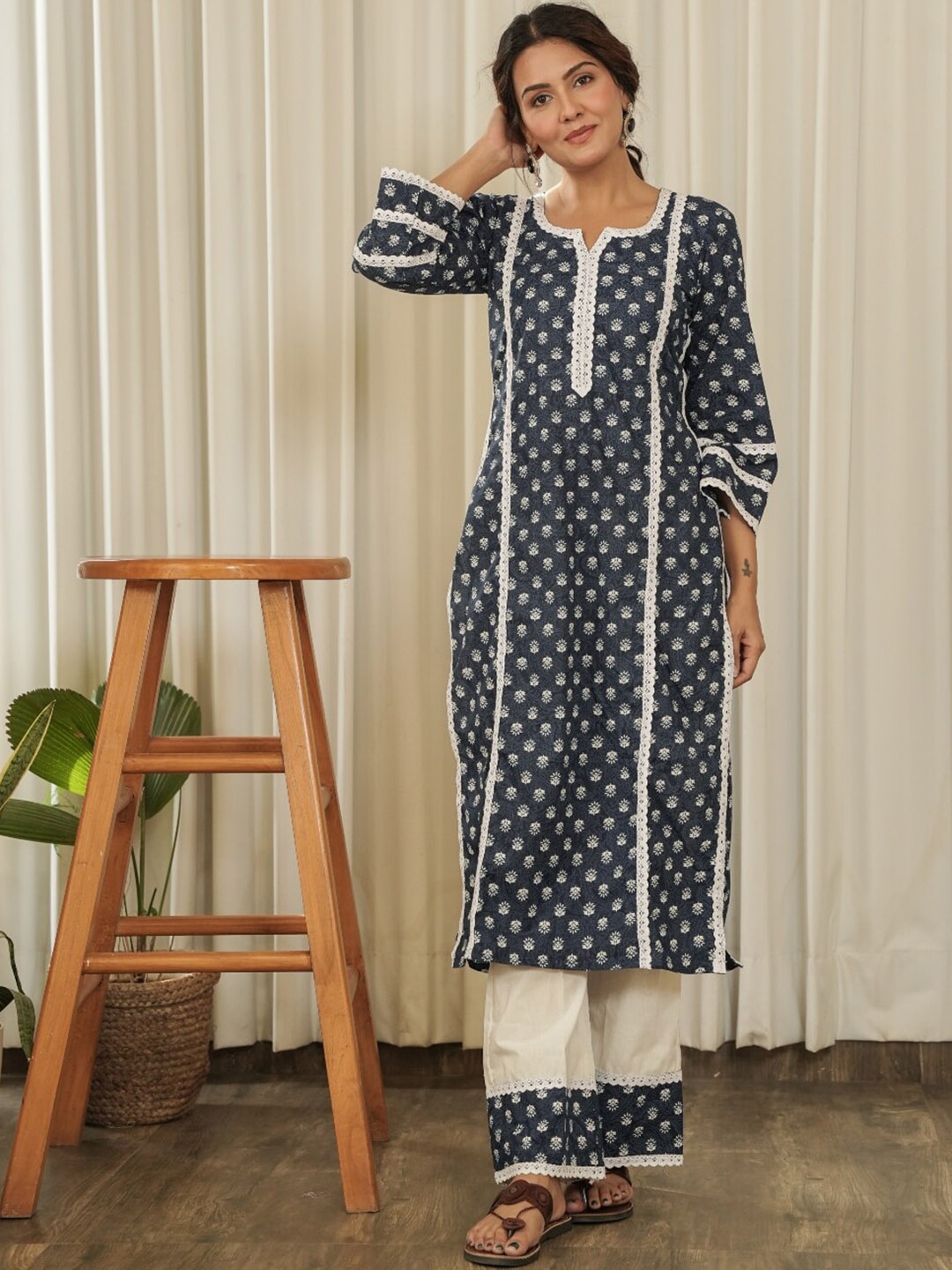 

OneWe Ethnic Motifs Printed Regular Pure Cotton Kurta with Palazzos, Navy blue