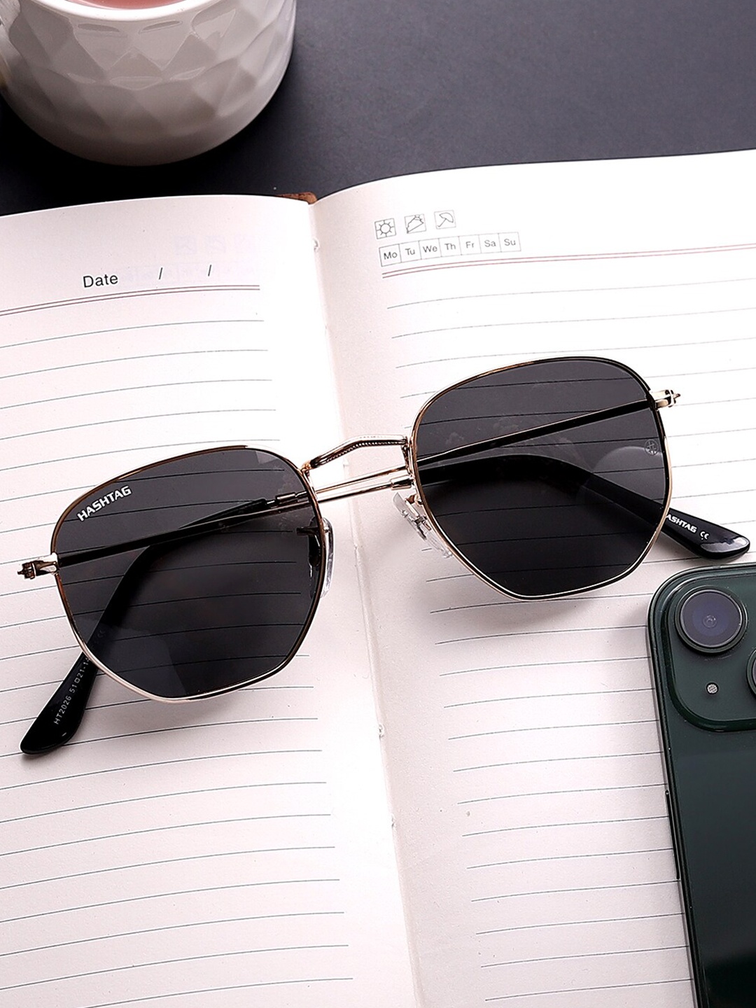 

HASHTAG EYEWEAR Unisex Square Sunglasses With Polarised and UV Protected Lens HT2026, Black