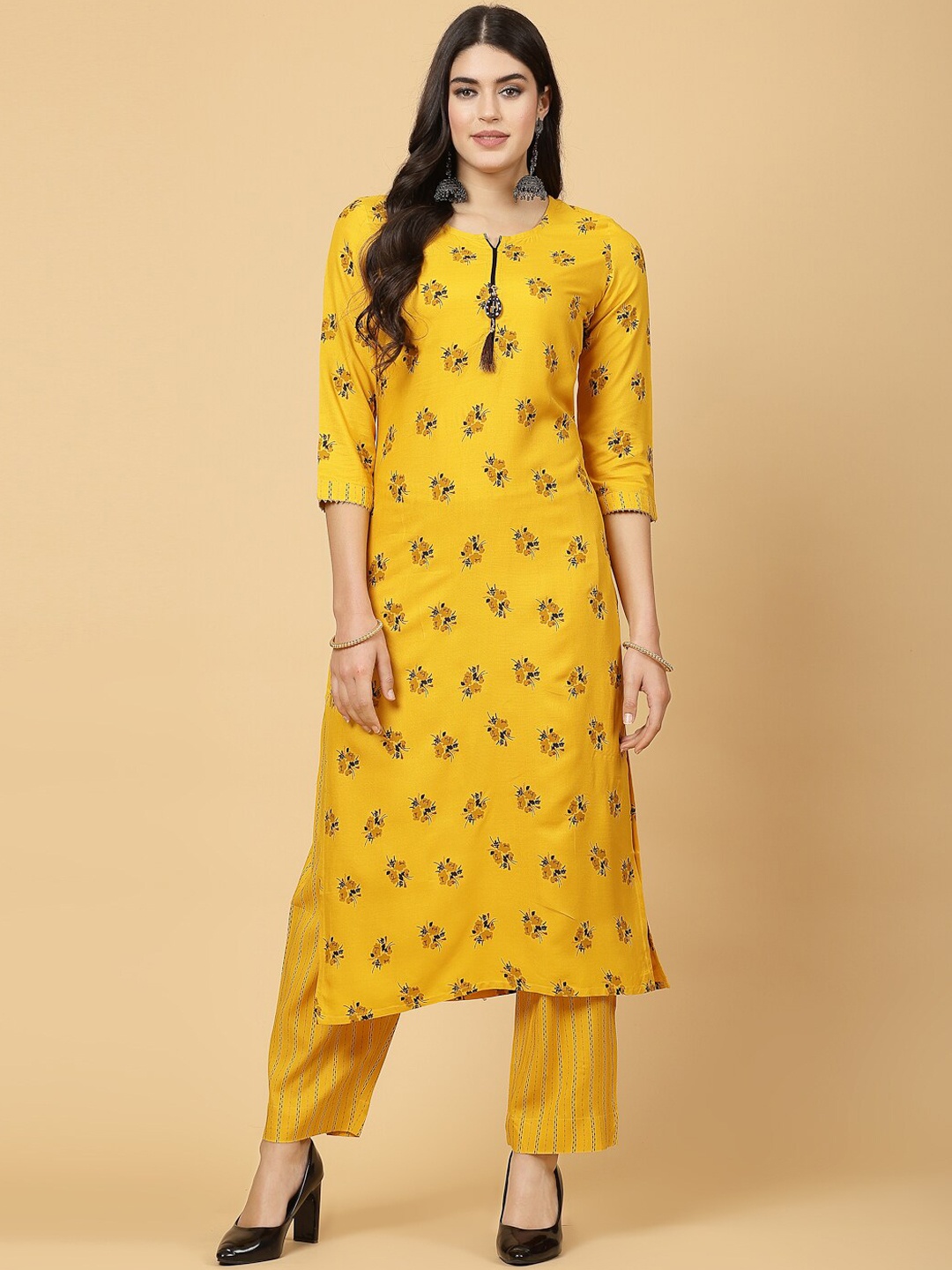 

Pistaa Floral Printed Regular Gotta Patti Kurta With Palazzos, Yellow