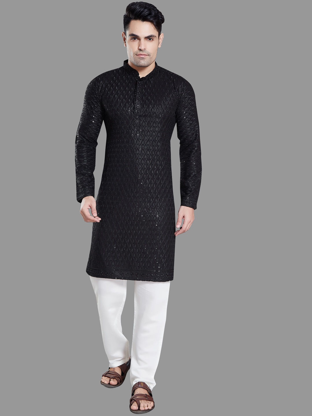 

Rani Saahiba Men Geometric Thread Work Kurta, Black