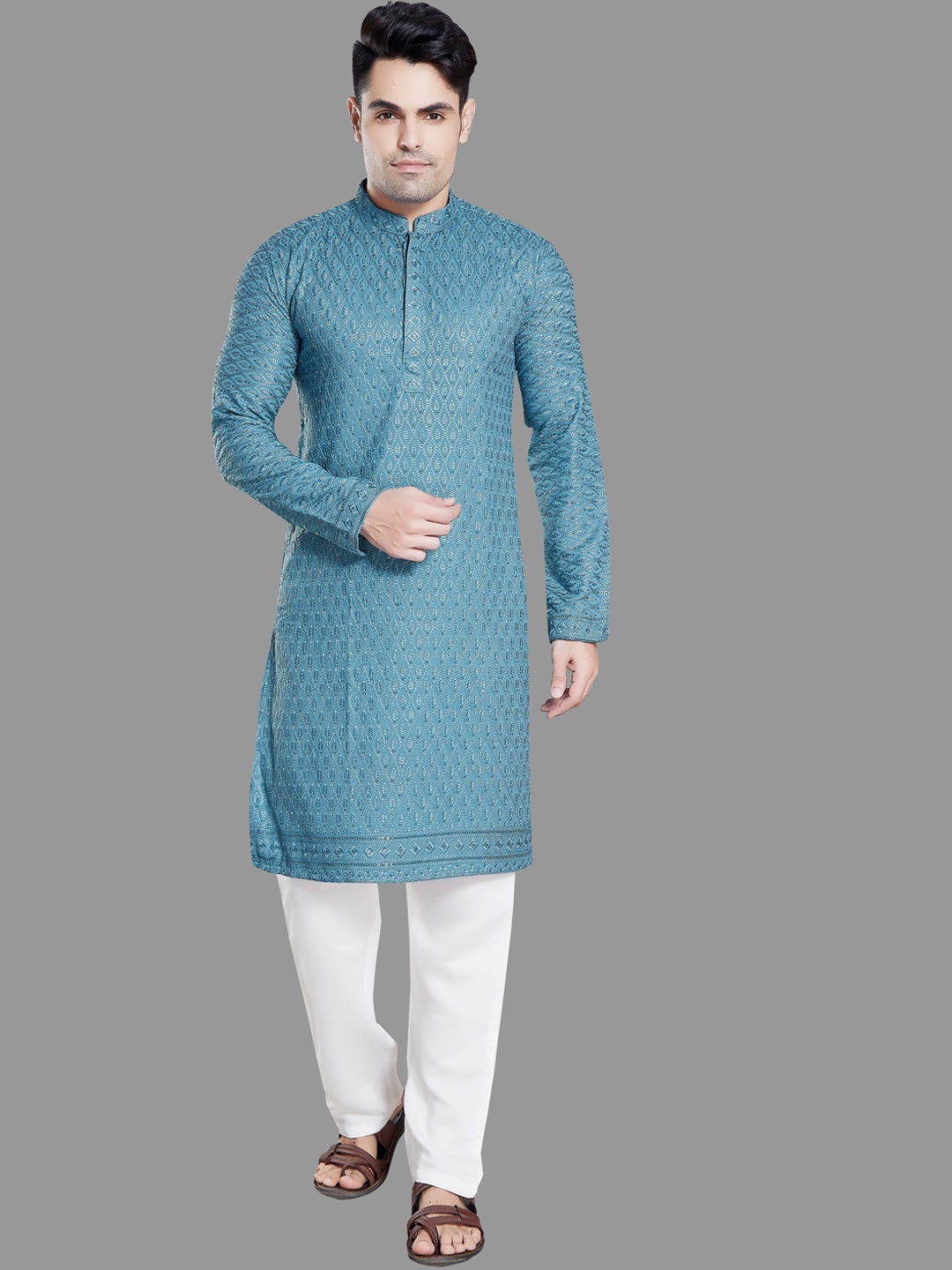 

Rani Saahiba Men Geometric Thread Work Kurta, Blue