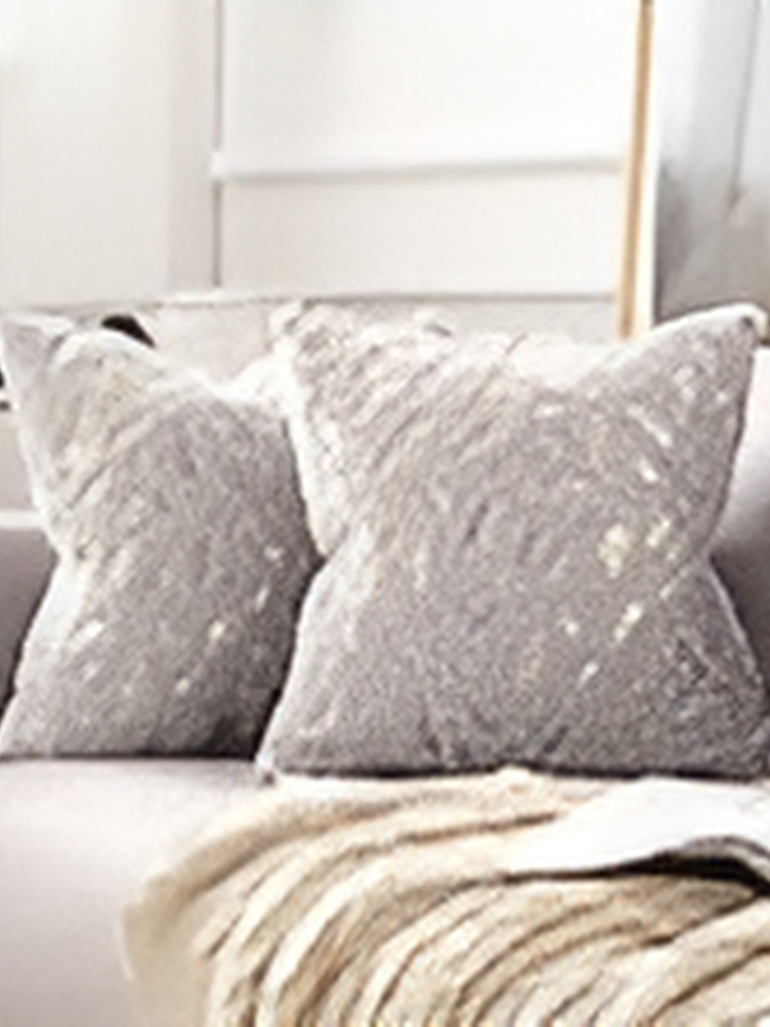 

CASA-NEST Silver-Toned Cushion Covers