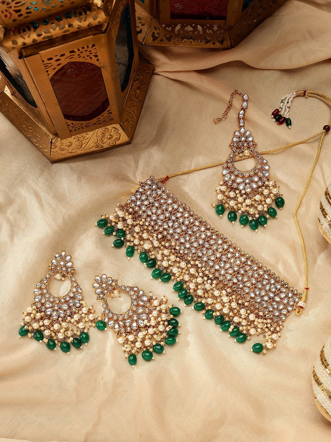 

AARSHVI Gold-Plated Kundan-Studded & Pearl Beaded Jewellery Set