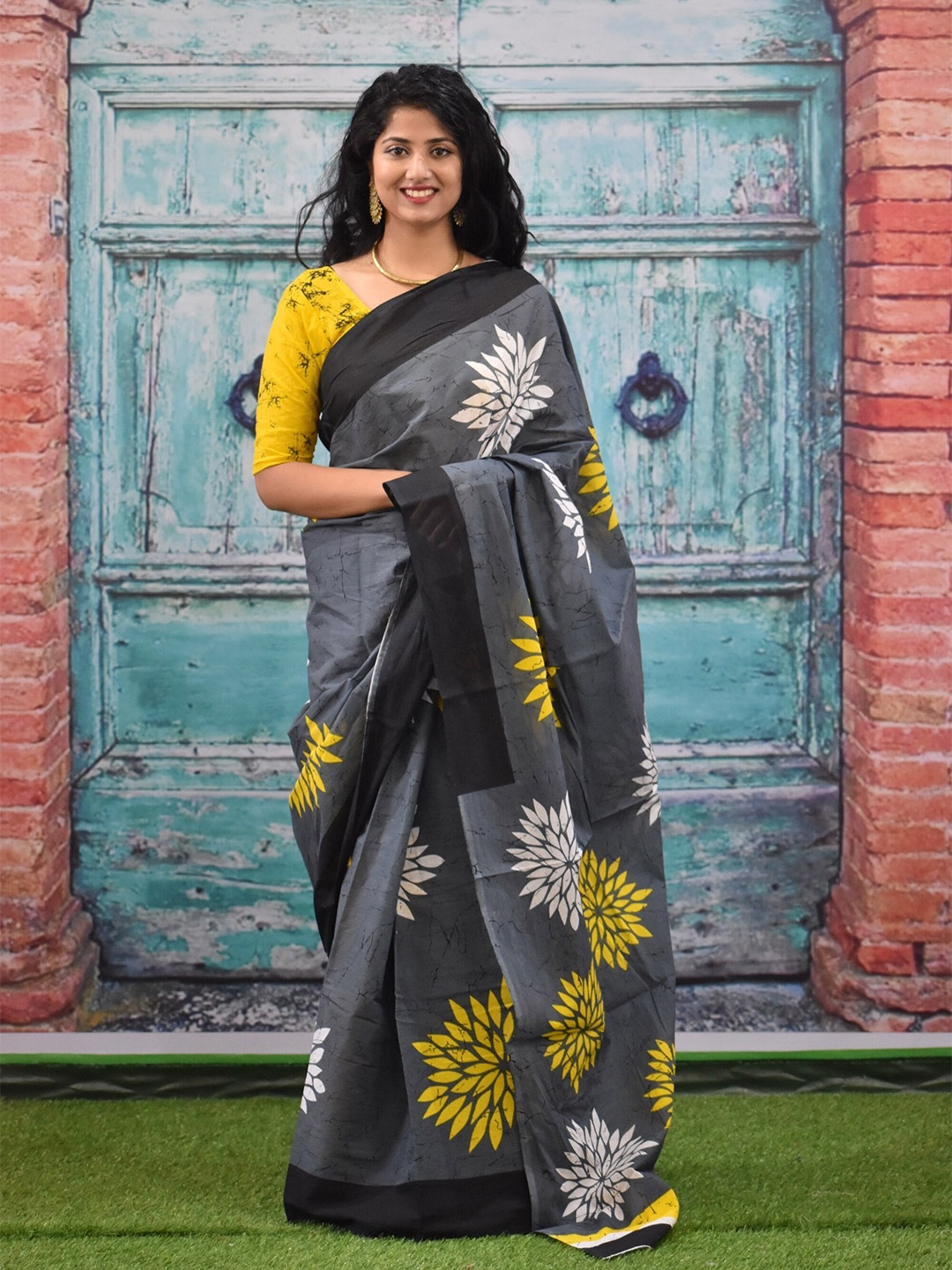 

JALTHER Ethnic Motifs Printed Pure Cotton Block Print Saree, Grey