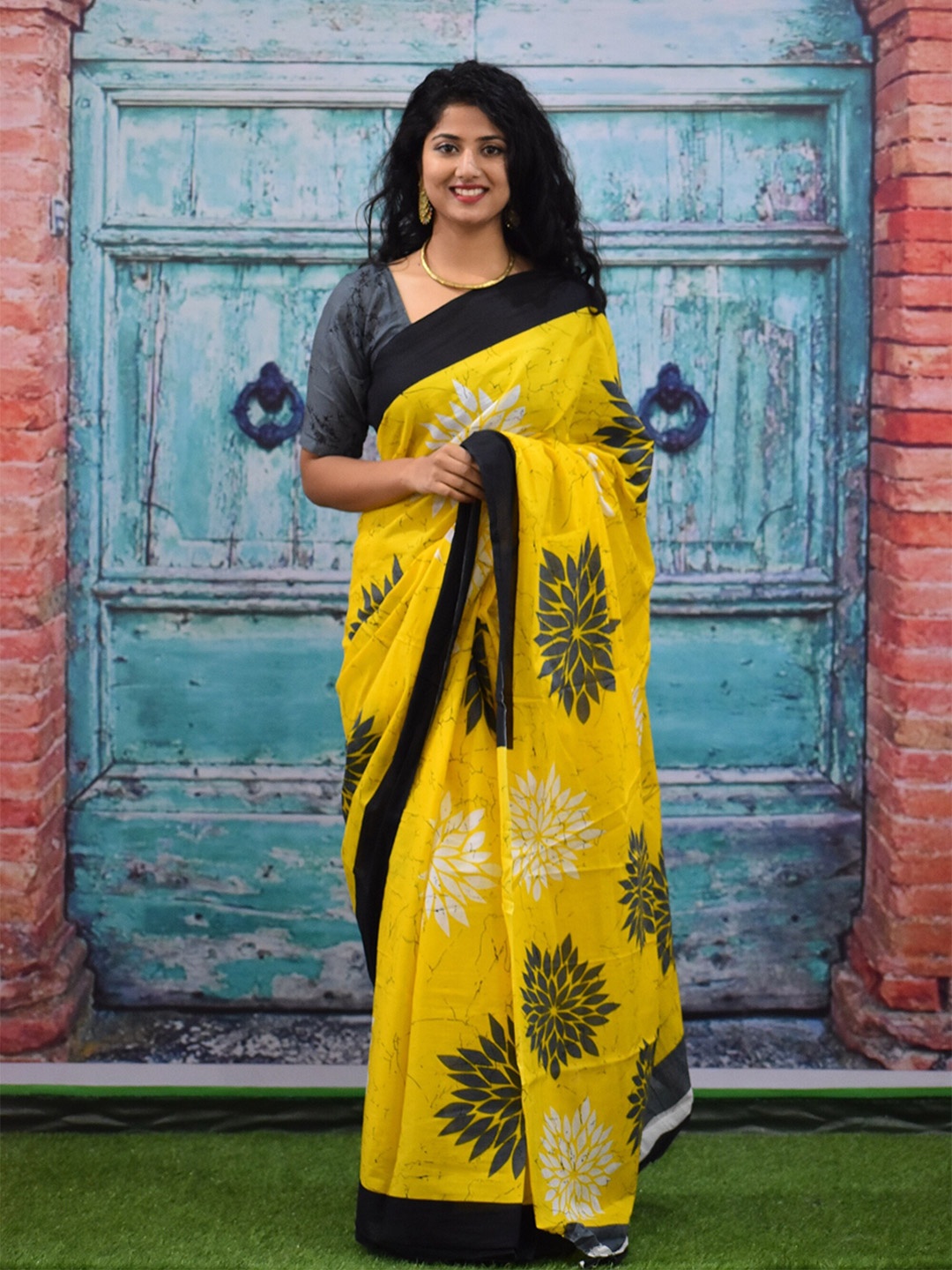 

JALTHER Floral Pure Cotton Block Print Saree, Yellow