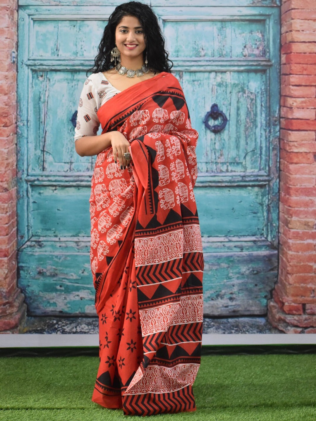

JALTHER Ethnic Motifs Printed Pure Cotton Block Print Saree, Red