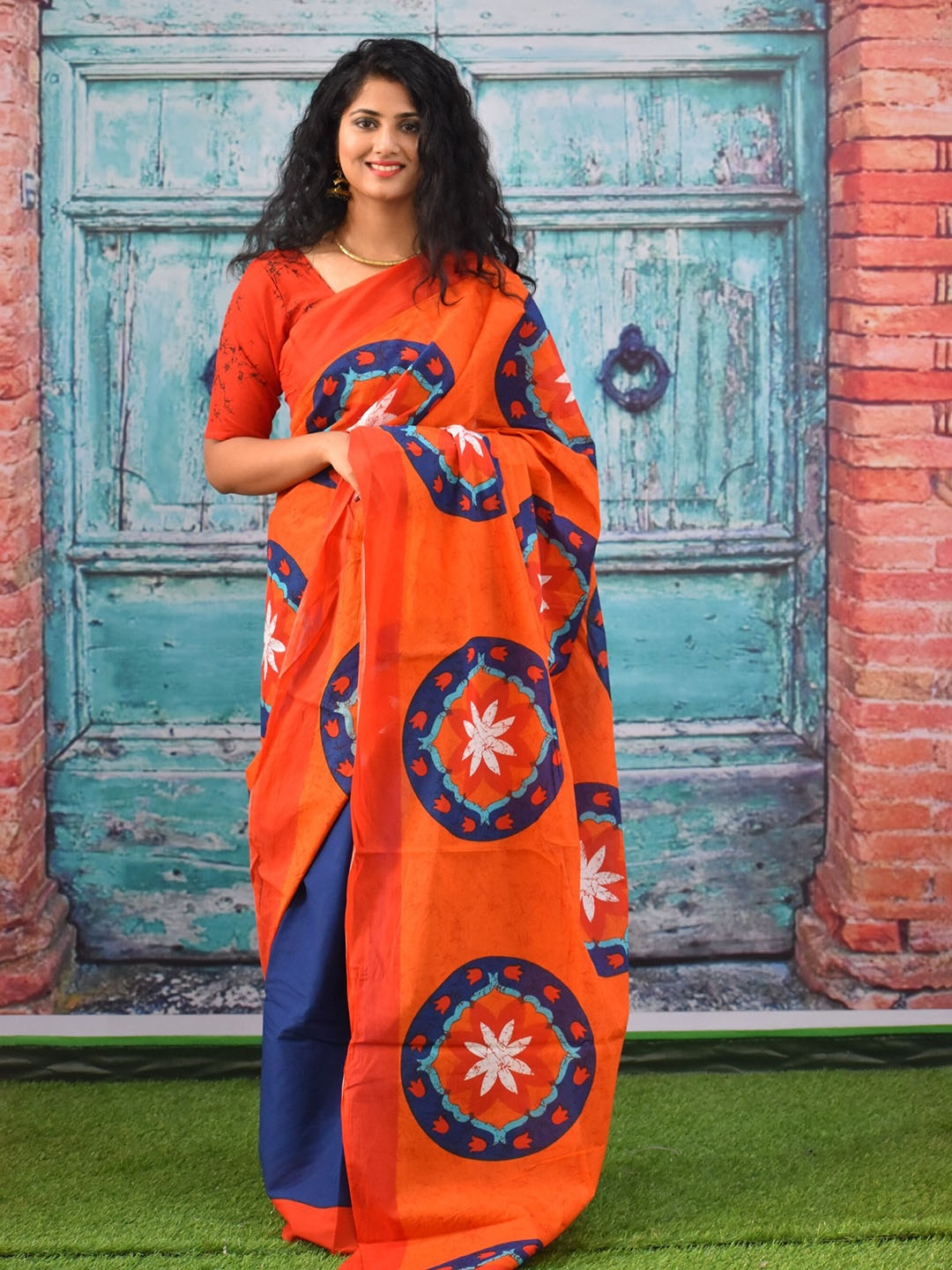 

JALTHER Ethnic Motifs Pure Cotton Half and Half Block Print Saree, Orange