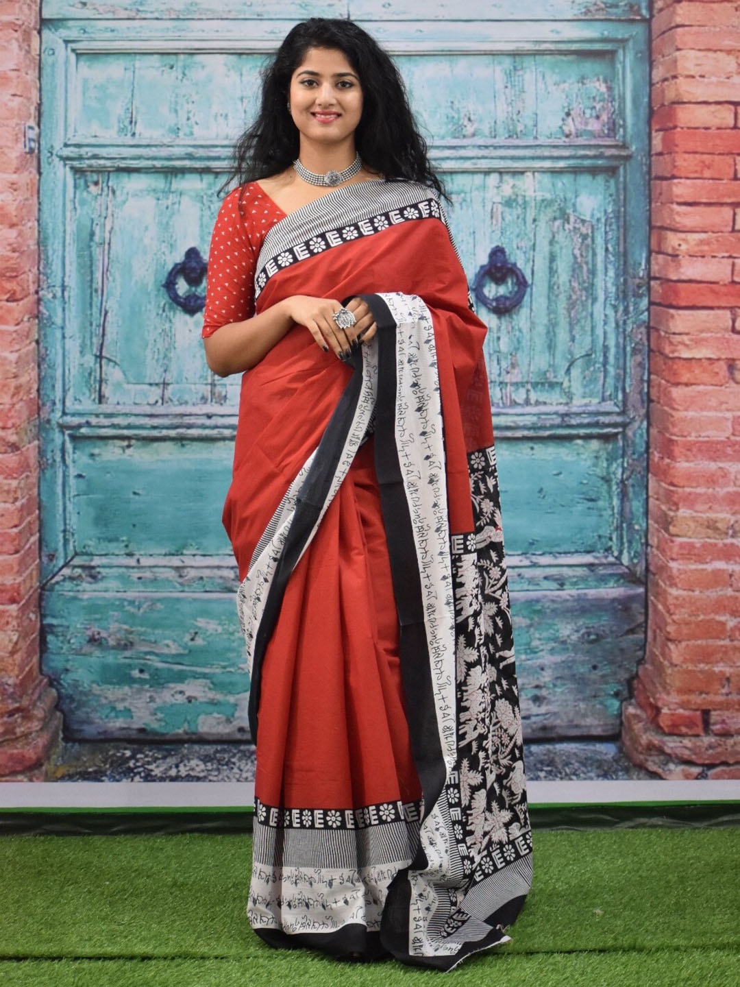 

JALTHER Abstract Printed Mulmul Cotton Block Print Saree, Red