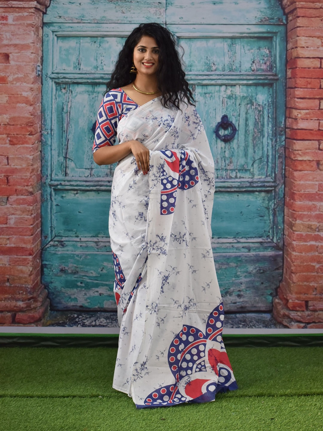 

JALTHER Abstract Printed Mulmul Cotton Block Print Saree, White