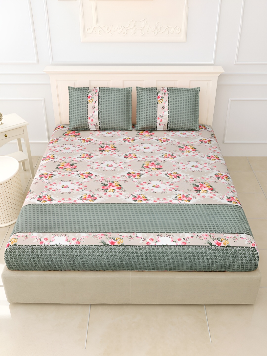 

POORAK Green & Red Floral Printed Cotton 144 TC King Bedsheet with 2 Pillow Covers