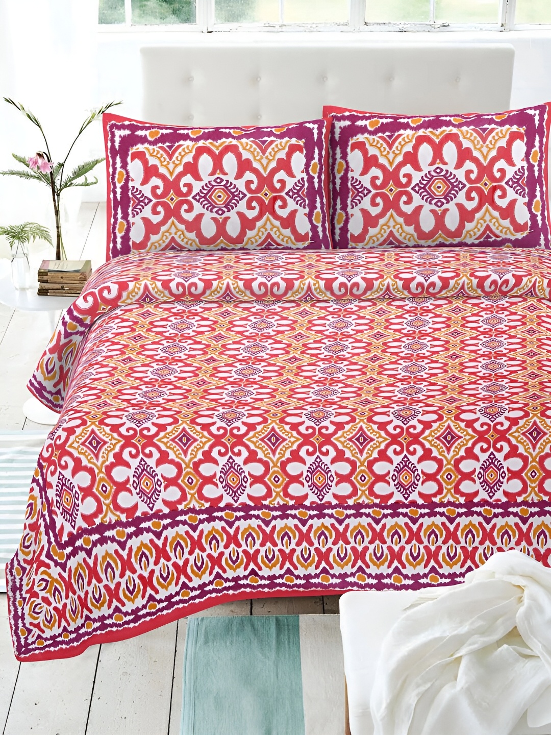 

POORAK Pink & Red Floral Printed Cotton 144 TC King Bedsheet with 2 Pillow Covers