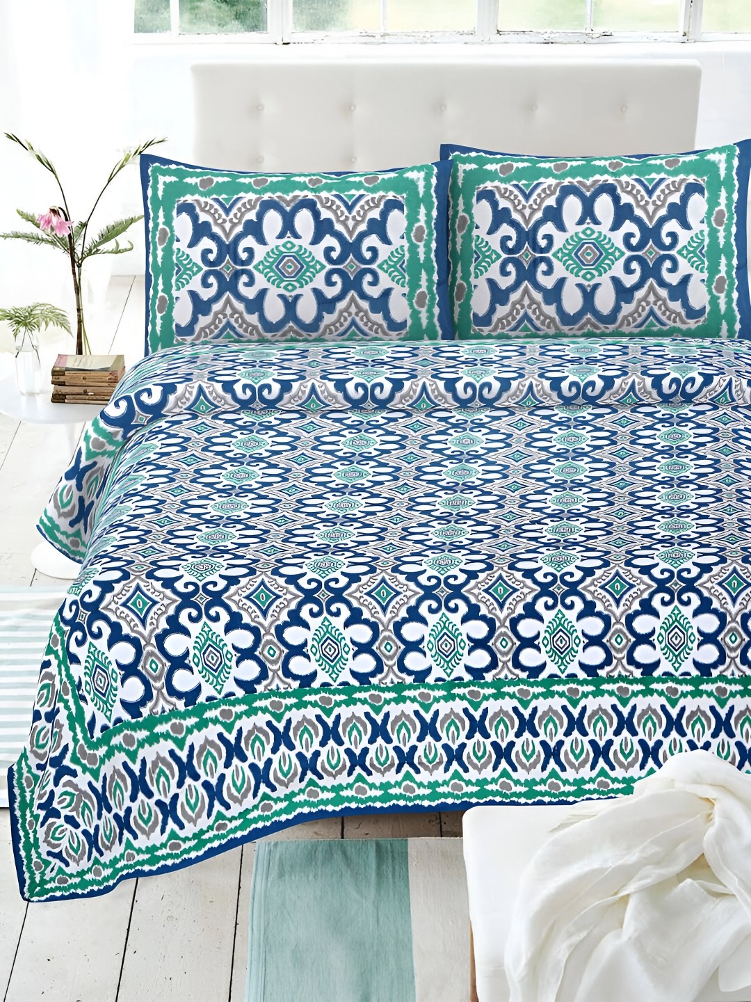 

POORAK Blue & White Ethnic Motifs Cotton 144 TC King Bedsheet with 2 Pillow Covers