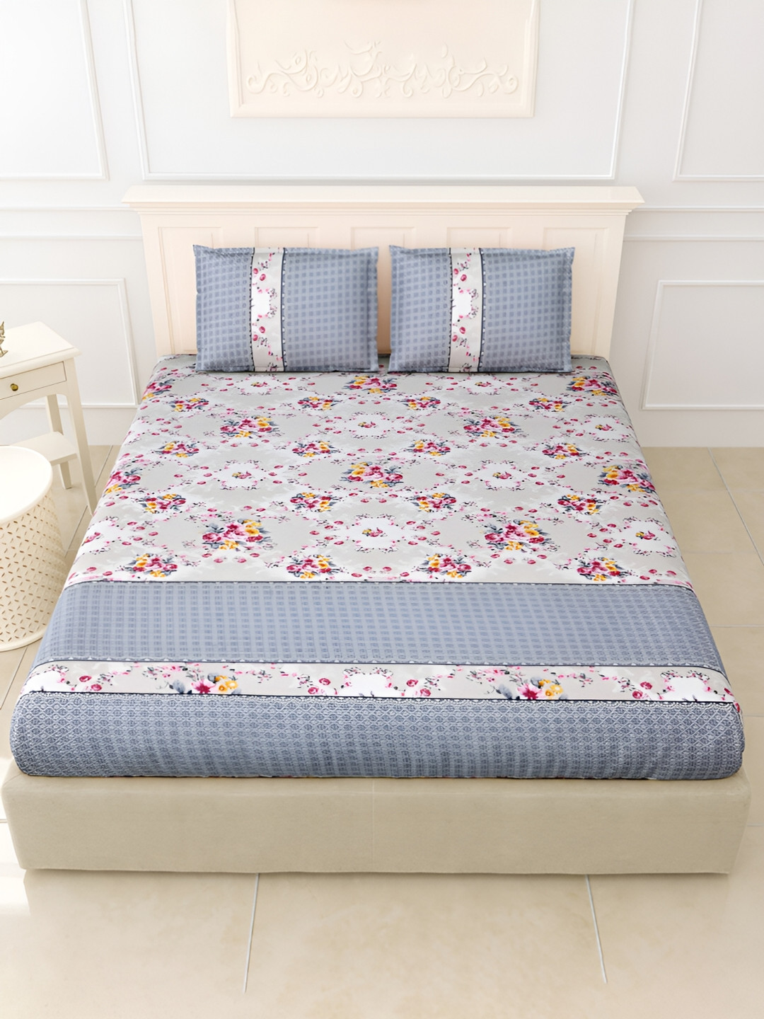 

POORAK Grey & Pink Floral Printed Cotton 144 TC King Bedsheet with 2 Pillow Covers