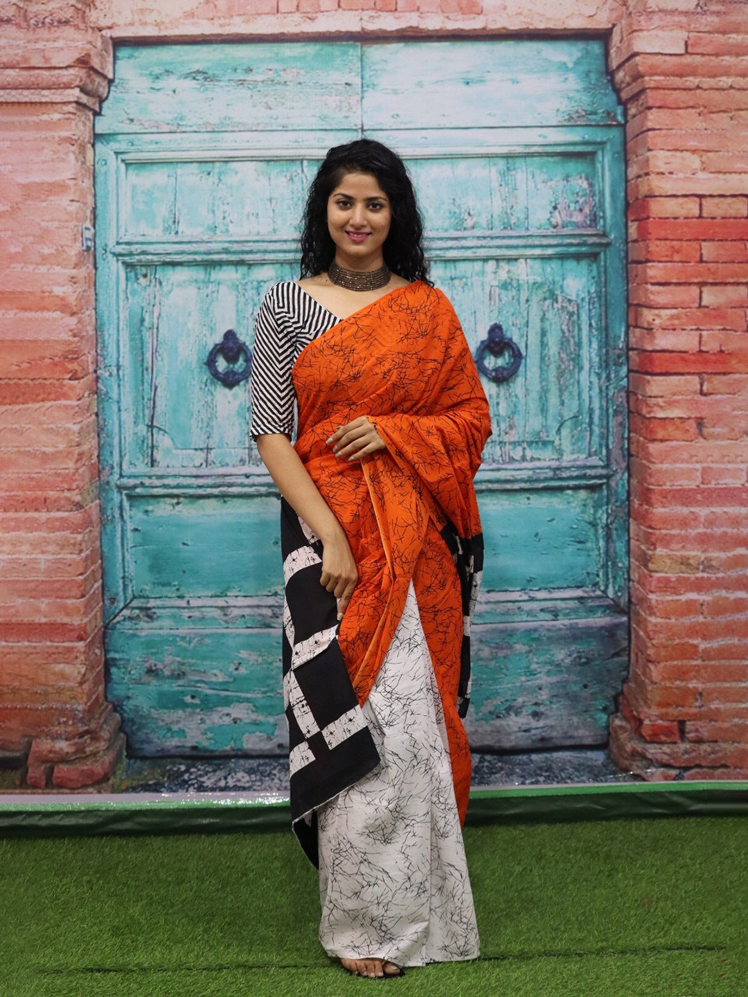 

JALTHER Batik Printed Pure Cotton Block Print Saree, Orange