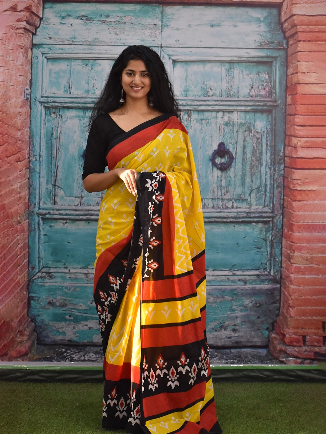 

JALTHER Ethnic Motif Printed Pure Cotton Ikat Saree, Yellow