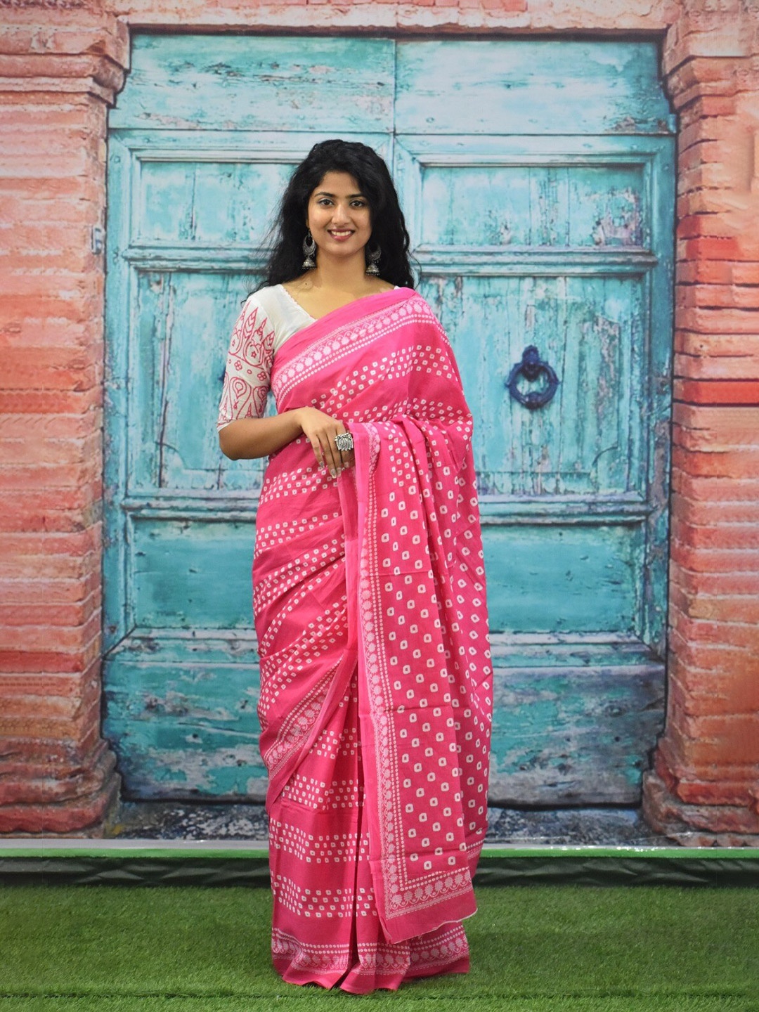 

JALTHER Geometric Printed Mulmul Cotton Block Print Saree, Pink