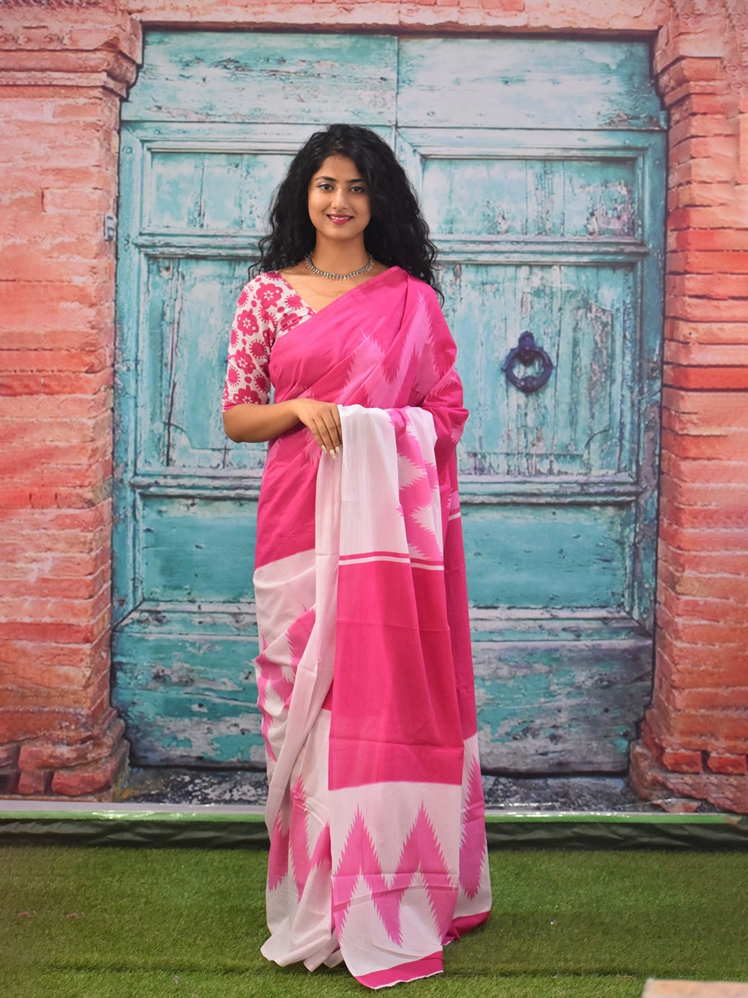 

JALTHER Geometric Printed Pure Cotton Block Print Saree, Pink