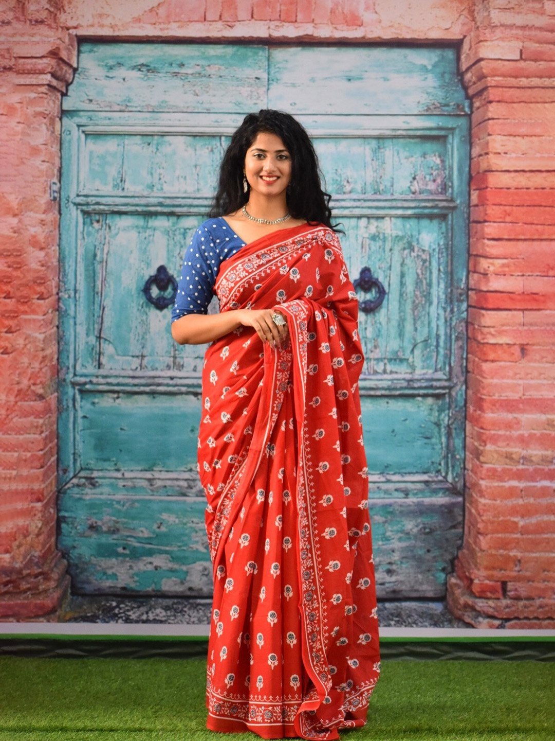 

JALTHER Floral Printed Pure Cotton Block Print Saree, Red