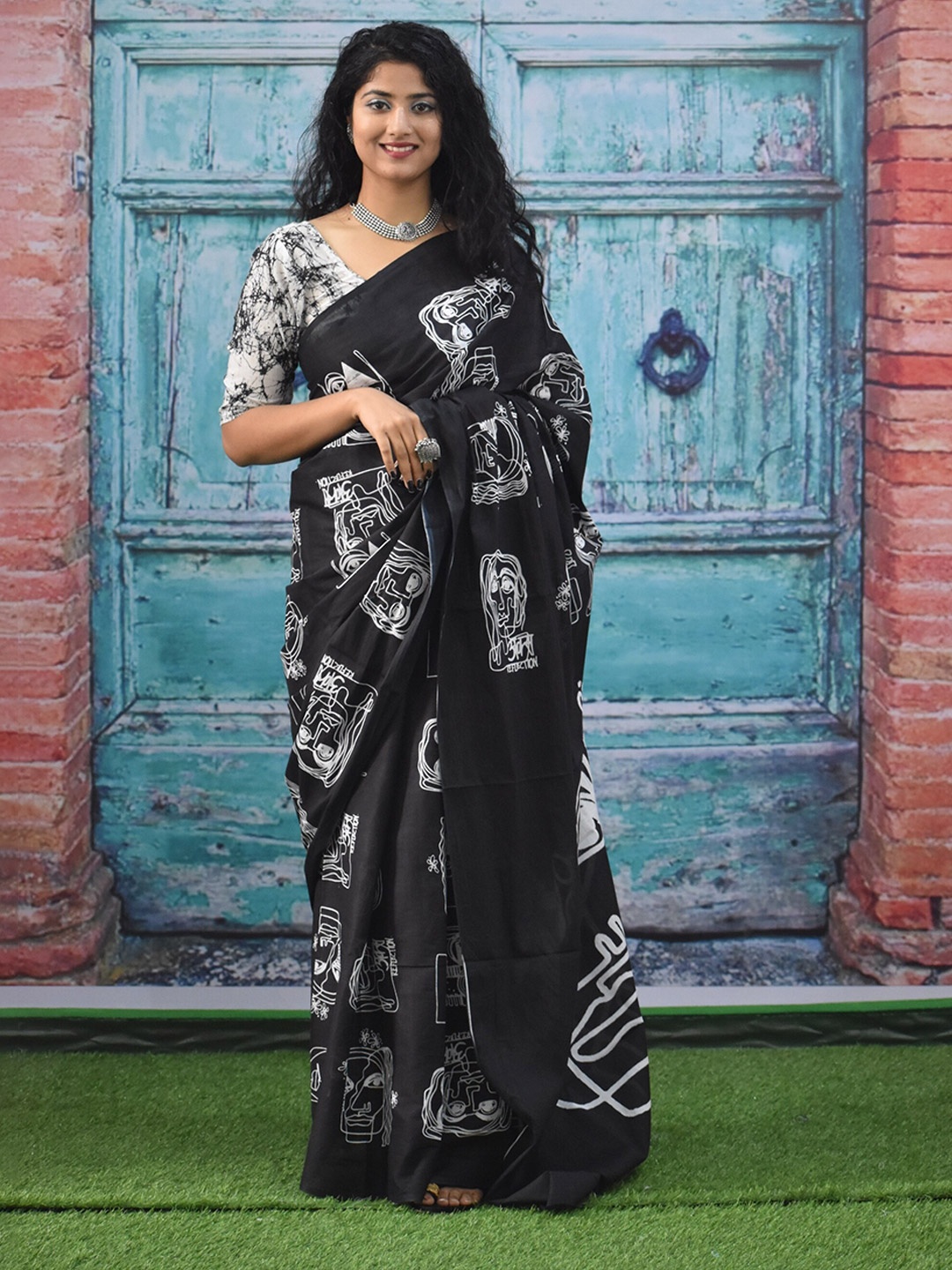 

JALTHER Abstract Printed Pure Cotton Saree, Black