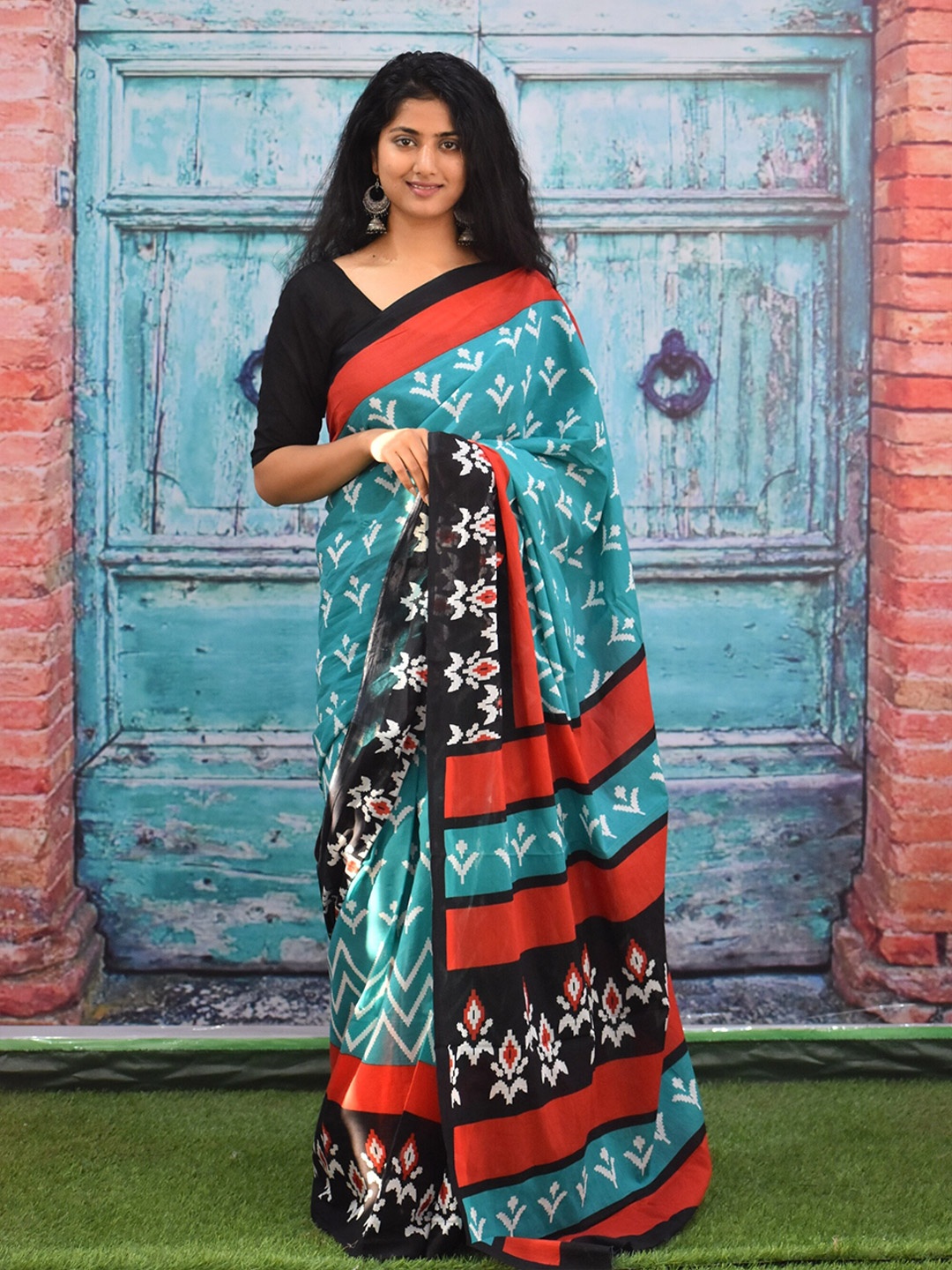 

JALTHER Ethnic Motif Printed Pure Cotton Ikat Saree, Green